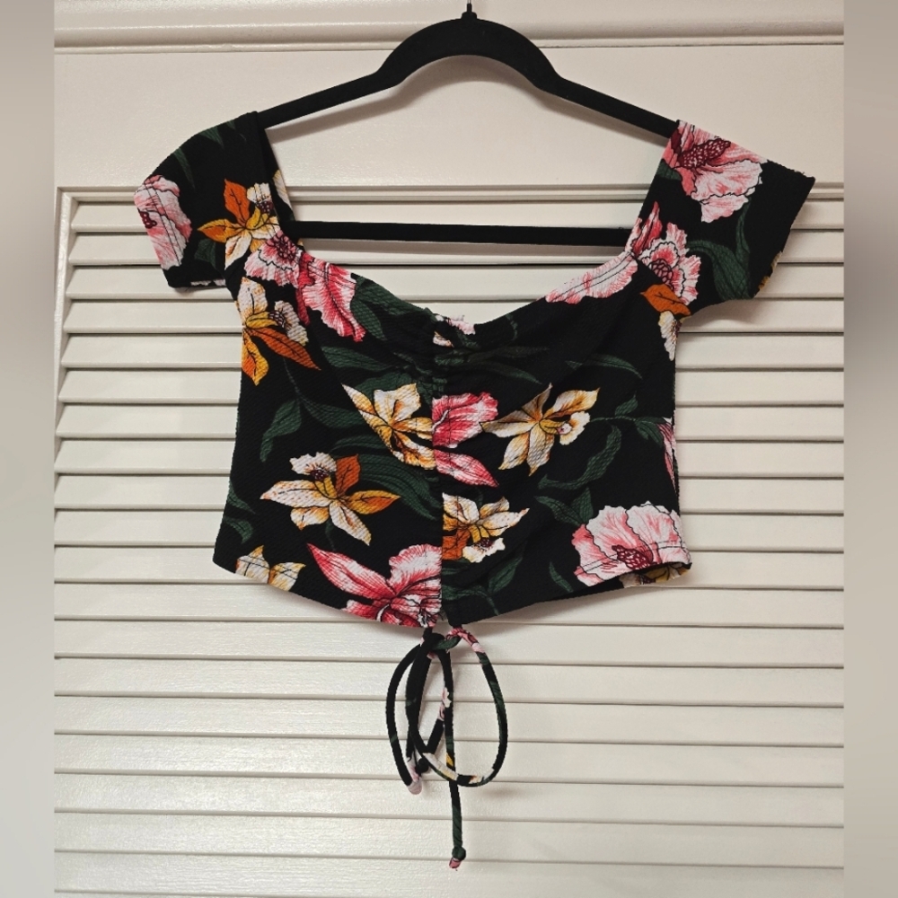 Fashion Nova - Floral Lightweight Off-Shoulder Crop Top With Tie Detail